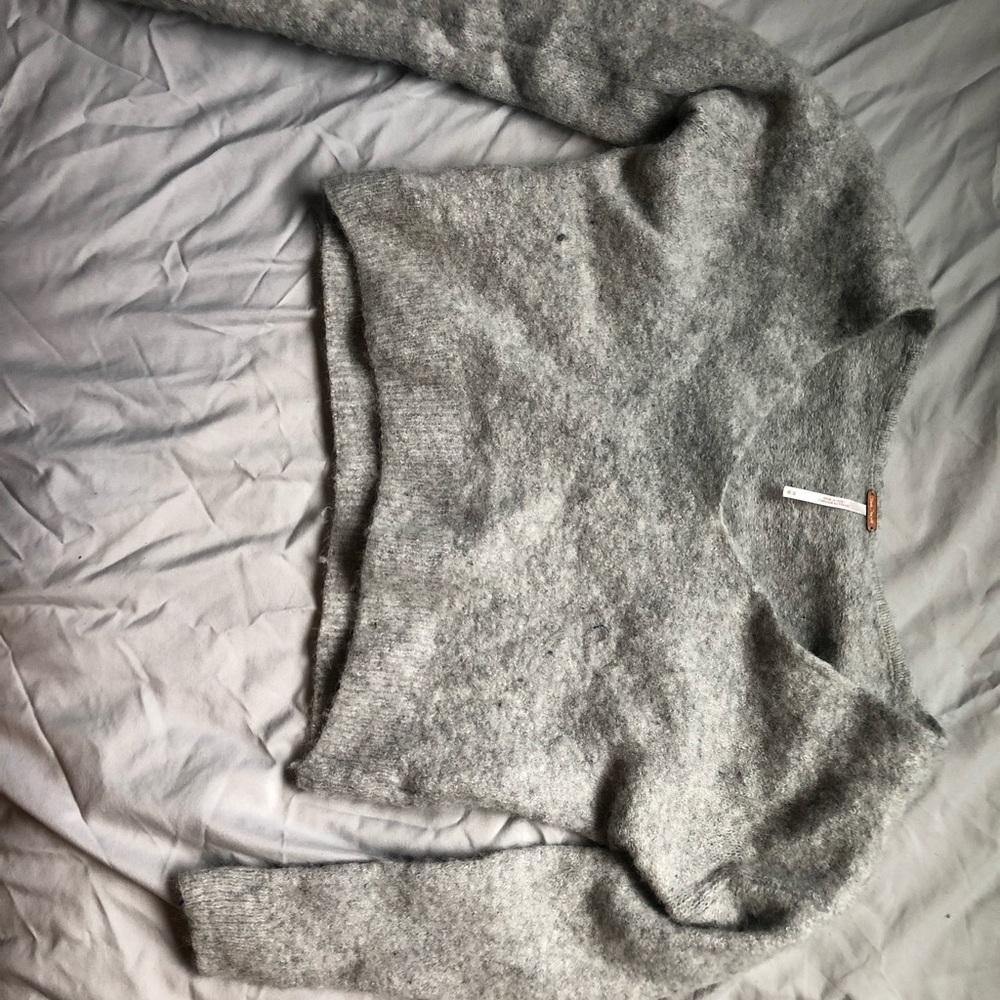 Cashmere grey free people sweater! V neck